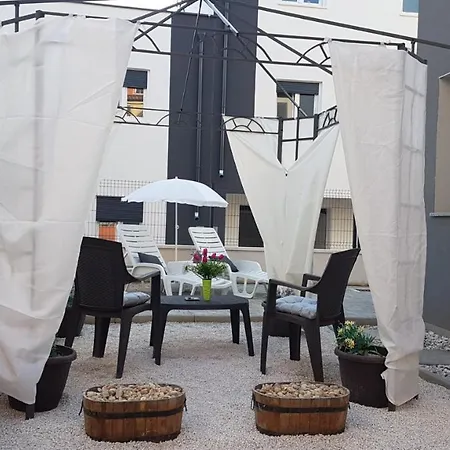 Brist Hills بولا