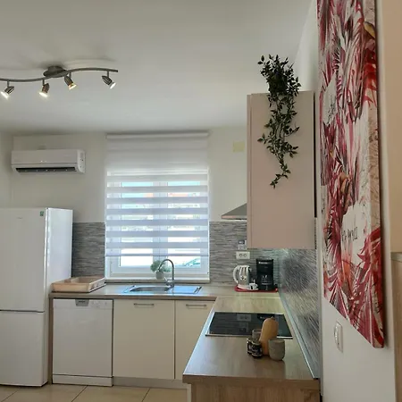 Brist Hills Apartment Pula