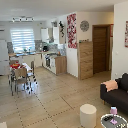 Brist Hills Apartament